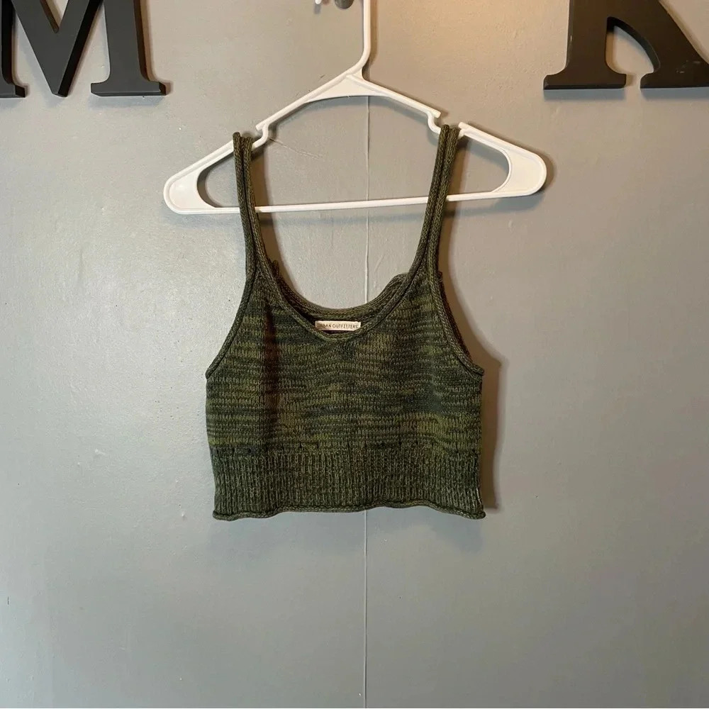 Urban outfitters dark green crochet knitted cropped tank top women’s size medium